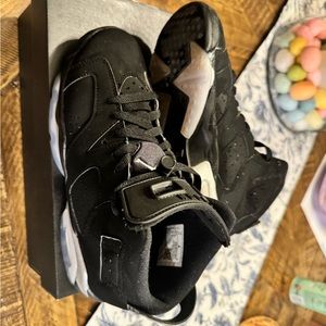 🖤Boys 7Y Jordan 6 Chrome Metallic silver worn about a handful of times. 🖤